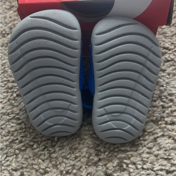 Nike slides size 2C - Picture 2 of 3